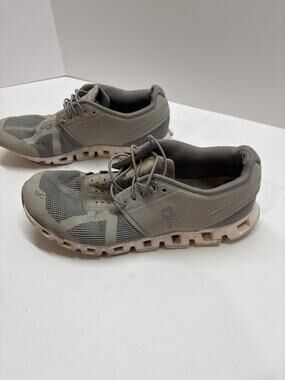 On Running Women’s Shoes Size 7 Gray Athletic Running Sneakers Heavily Worn
